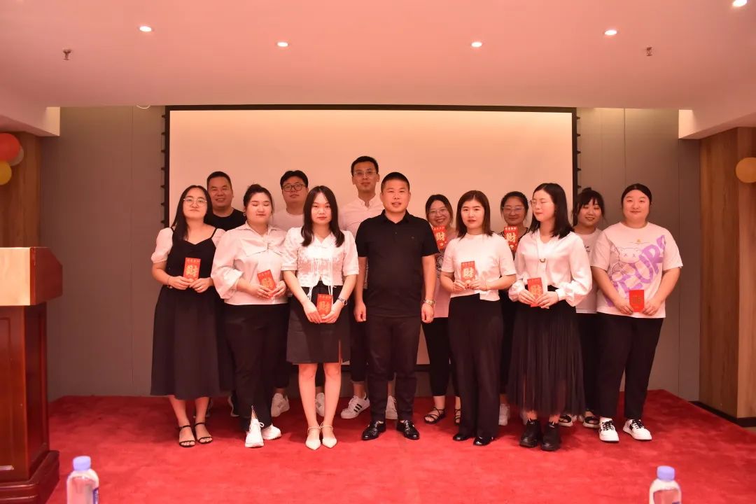 修康藥業集團優秀員工合影 修康藥業集團優秀員工合影