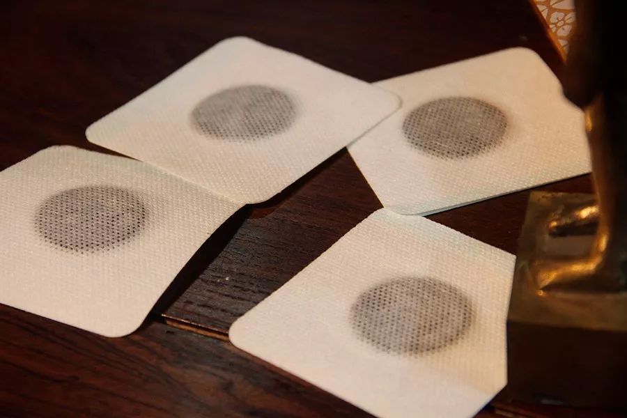 膏藥代加工廠家?guī)懔私猓航∽痔?hào)和械字號(hào)的區(qū)別有哪些?